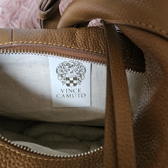 Brand new Vince Camuto hobo shoulder bag in Tan - Picture 5 of 10